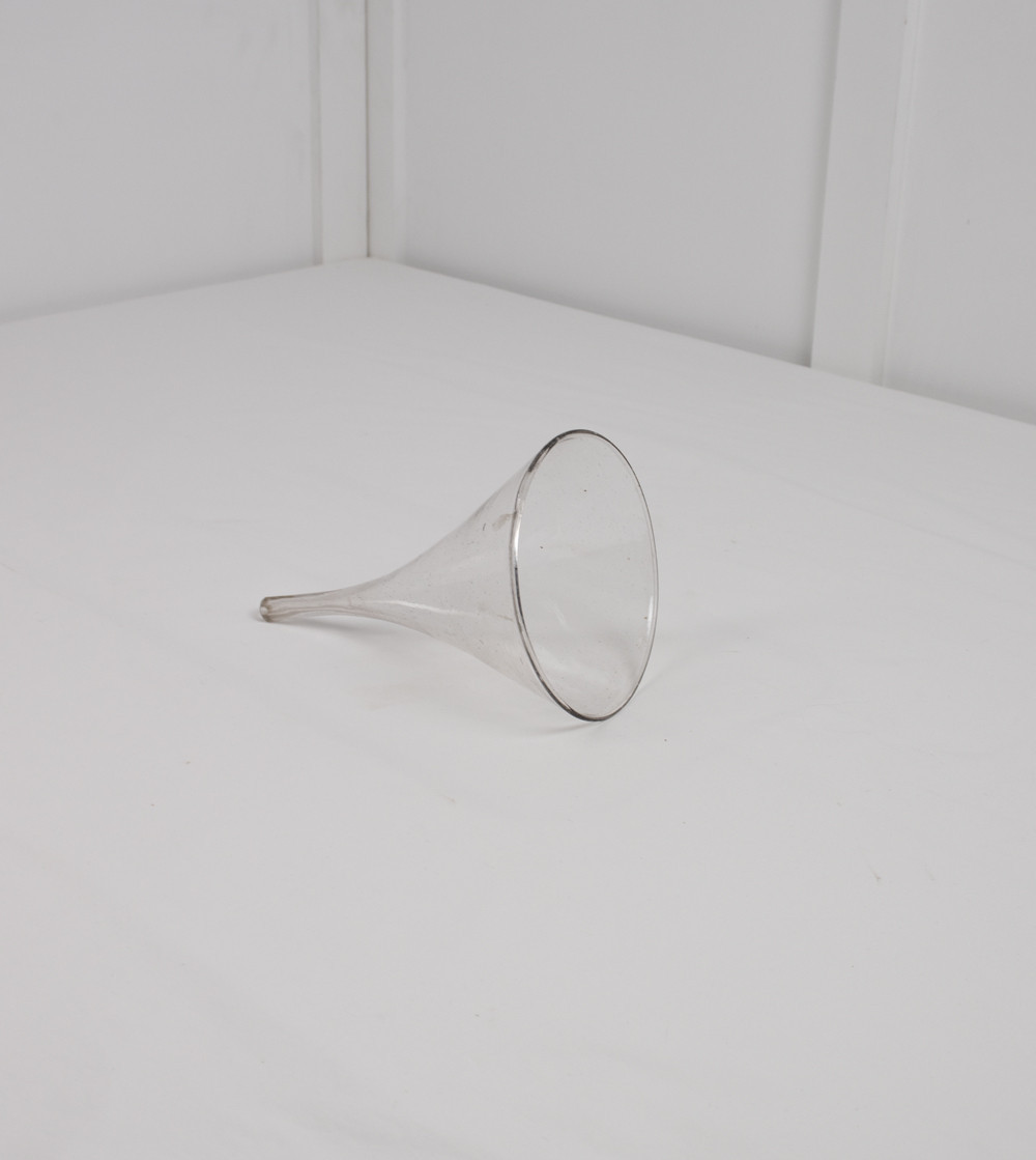 Glass funnel