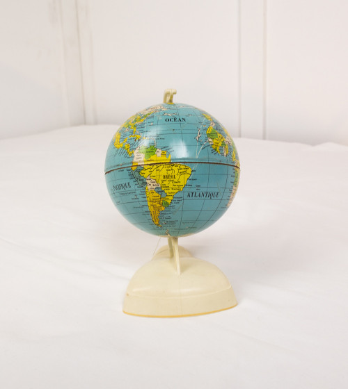 Globo terráqueo con soporte de plástico