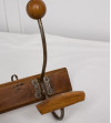 Penjador amb ganxos de  fusta i metall