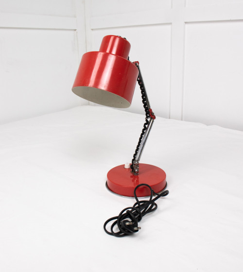 Articulated red table lamp
