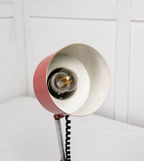 Articulated red table lamp
