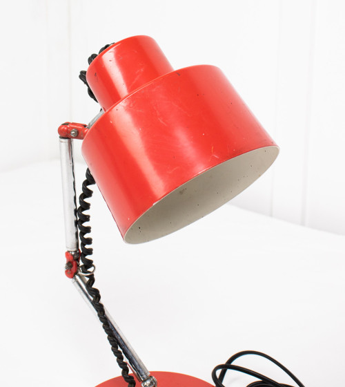 Articulated red table lamp