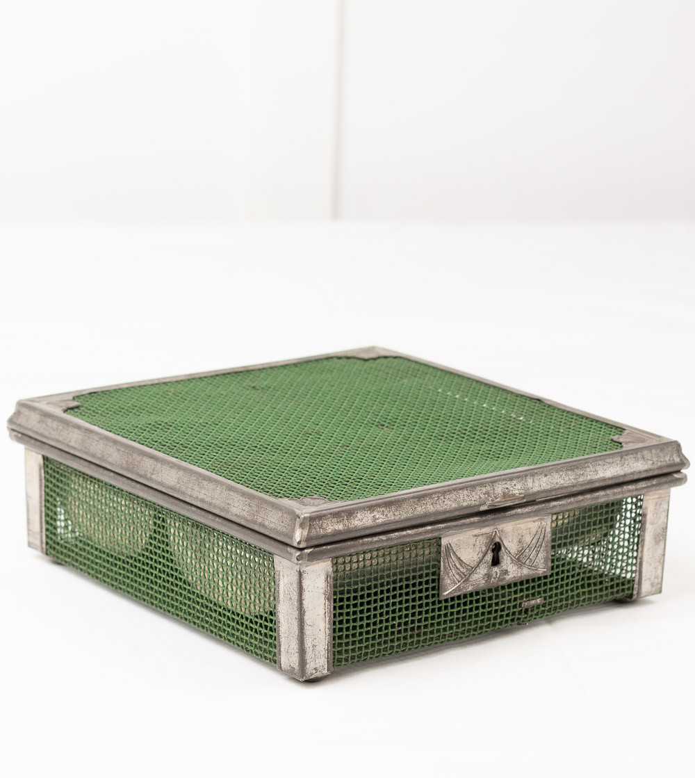 Caja de dinero modernista Caja de dinero modernista