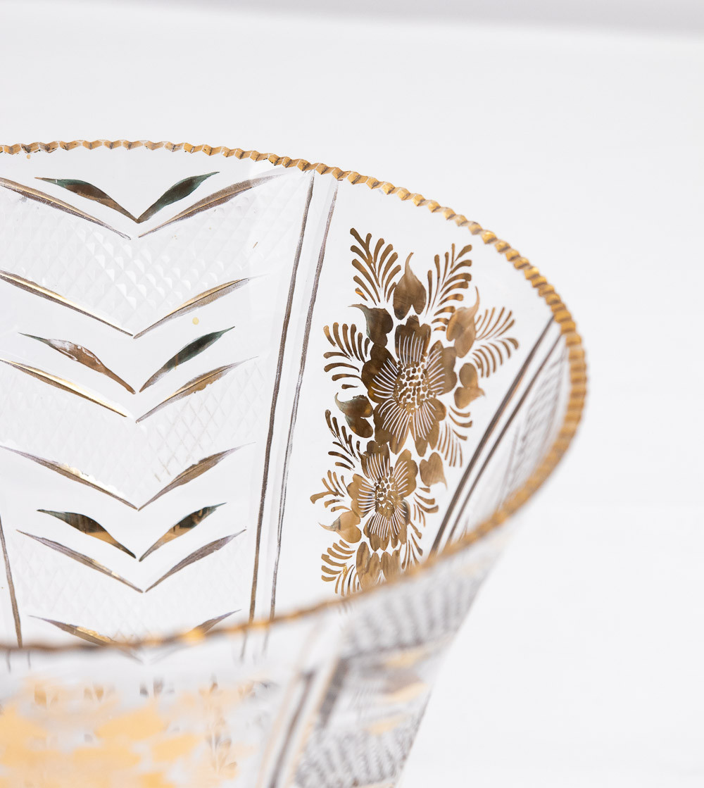 Vase en verre doré