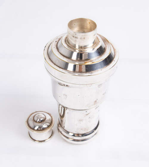 Shaker à cocktail moderniste