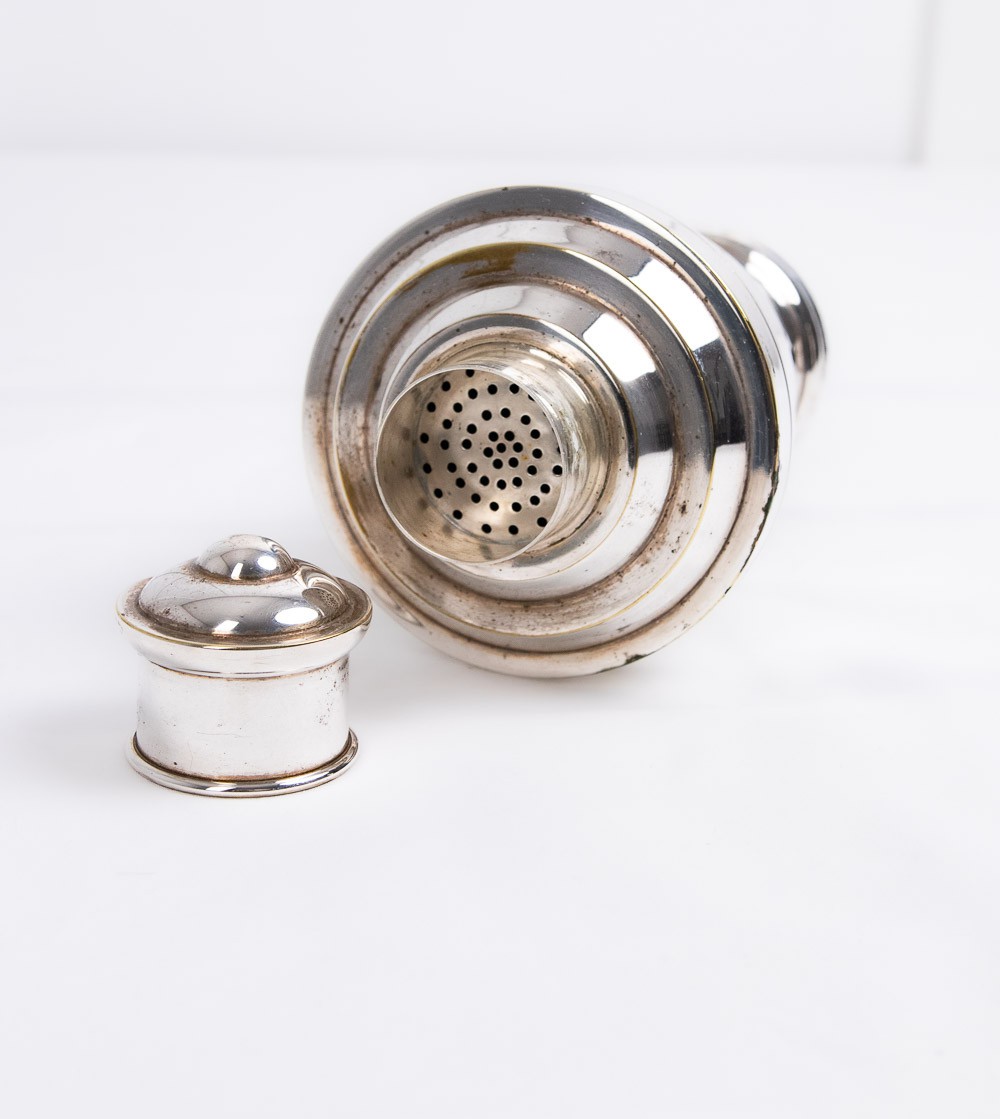 Shaker à cocktail moderniste