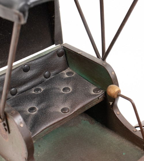 Voiture en bois des années 1930