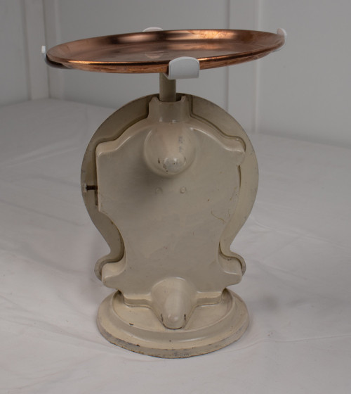 White scale with brass plate (lb and oz)